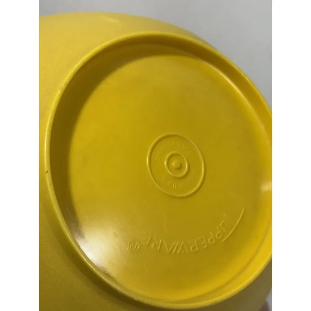 Set Of 2 Tupperware Servalier Bowl Yellow 9” W/ Lid: 837-4, Orange 8” Lid 839-16